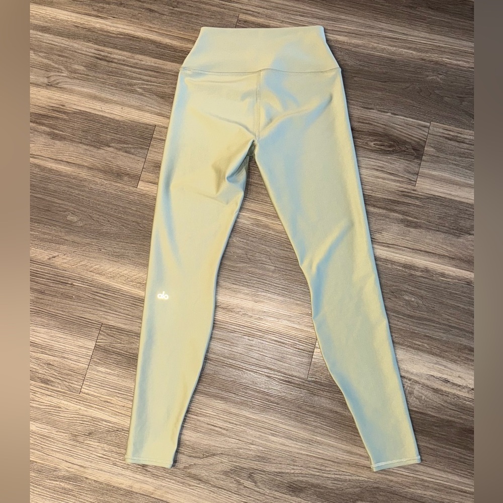 NWOT ALO Yoga Airlift Light Green Leggings - Picture 2 of 4